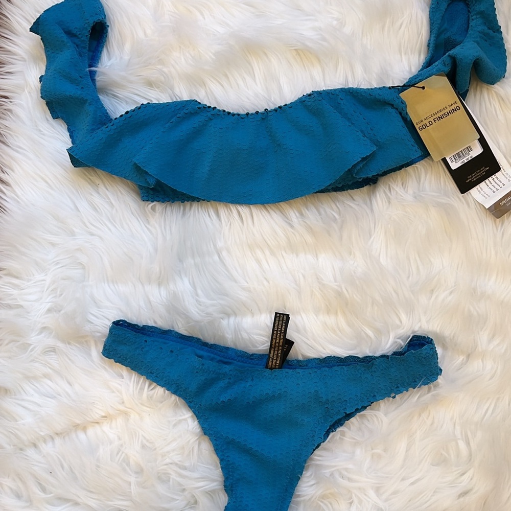 NWT VIX Paula Hermanny Blue Ruffle Bandeau
Bikini Set Brazilian Bottom